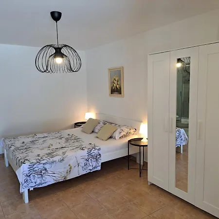 Dandic Apartament *